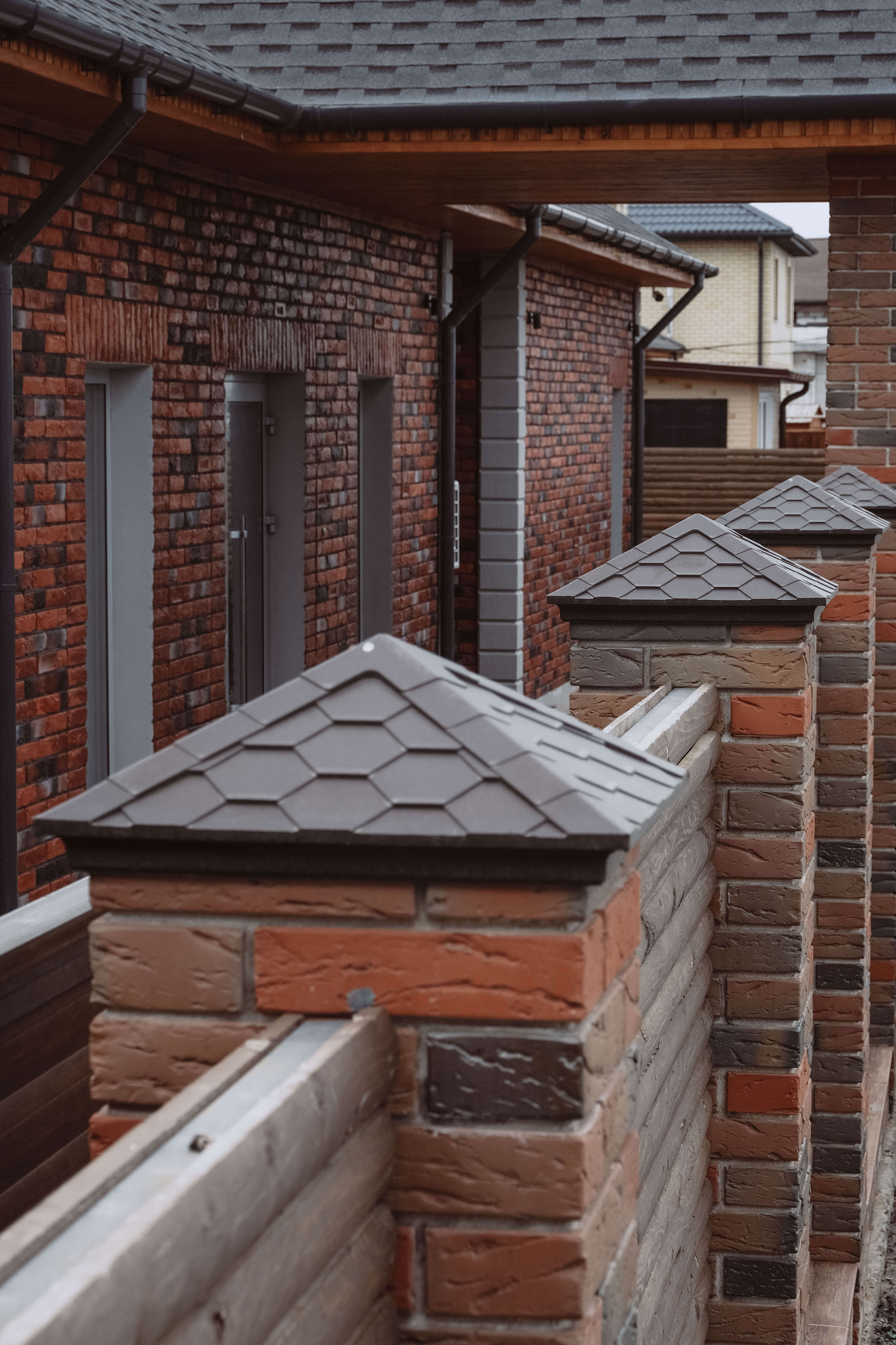 Колпак Zking Эверест Коричневый на столб 1.5х1.5 кирпича (390х390мм) в Ачинске фото