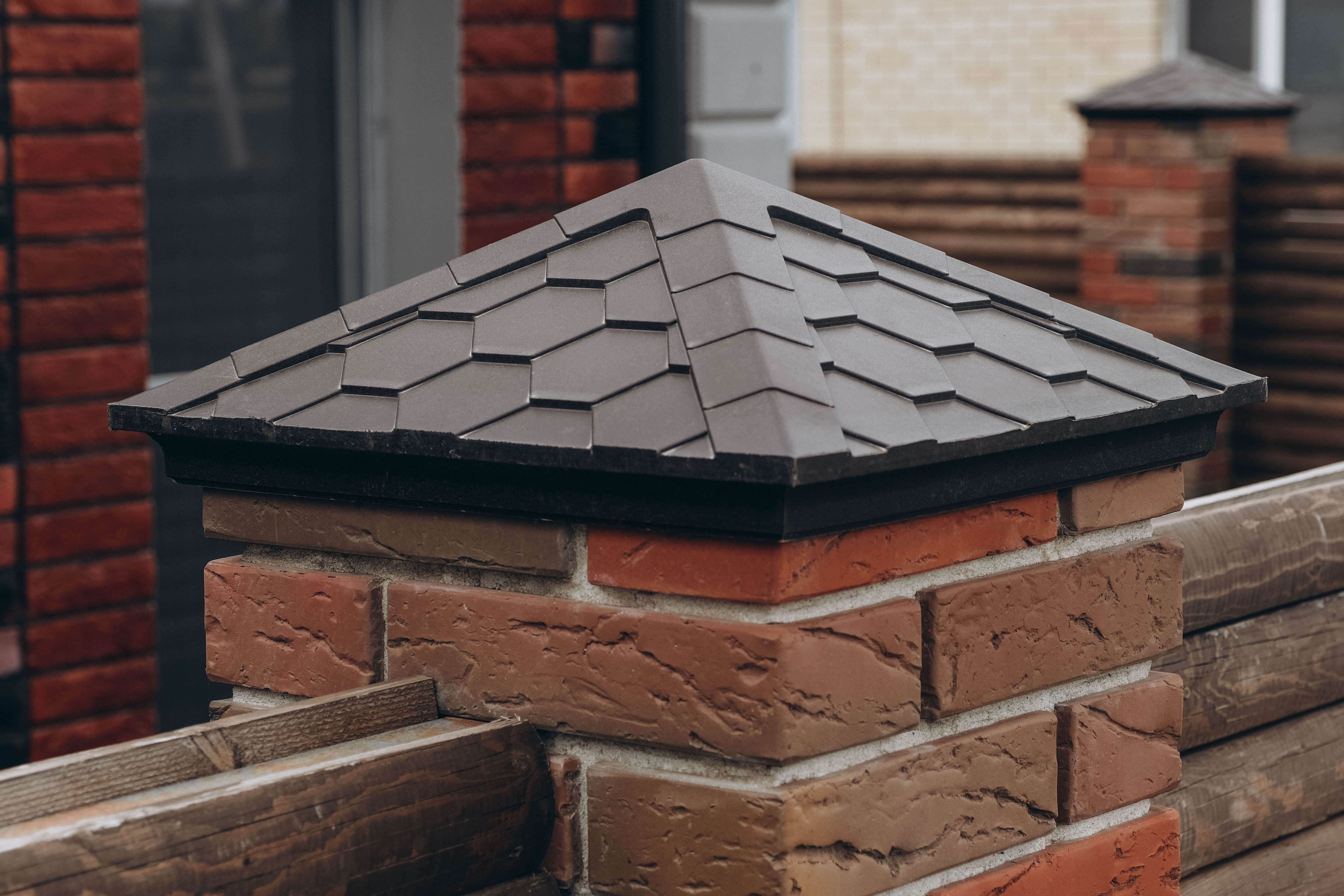 Колпак Zking Эверест Коричневый на столб 1.5х1.5 кирпича (390х390мм) в Ачинске фото